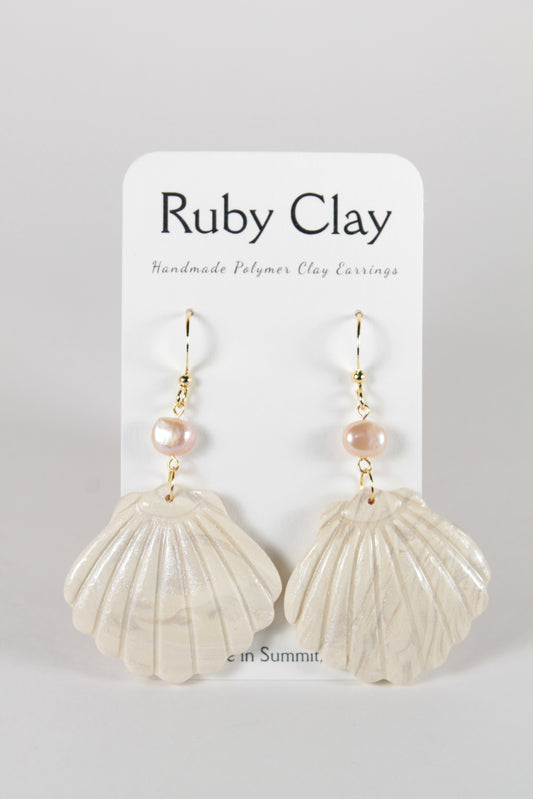 Seashell w/Freshwater Pearl